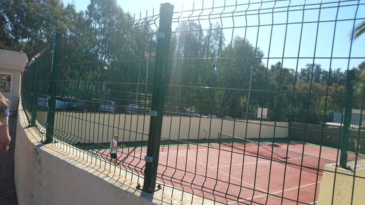 Tennisplatz Arum Barut Collection