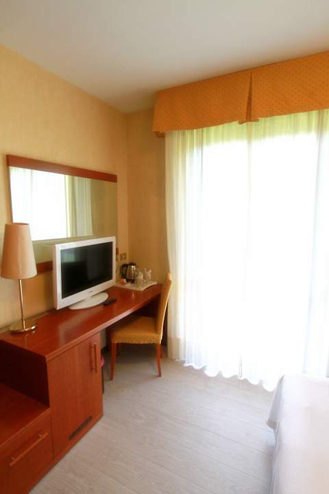 Zimmer Hotel Parigi 2