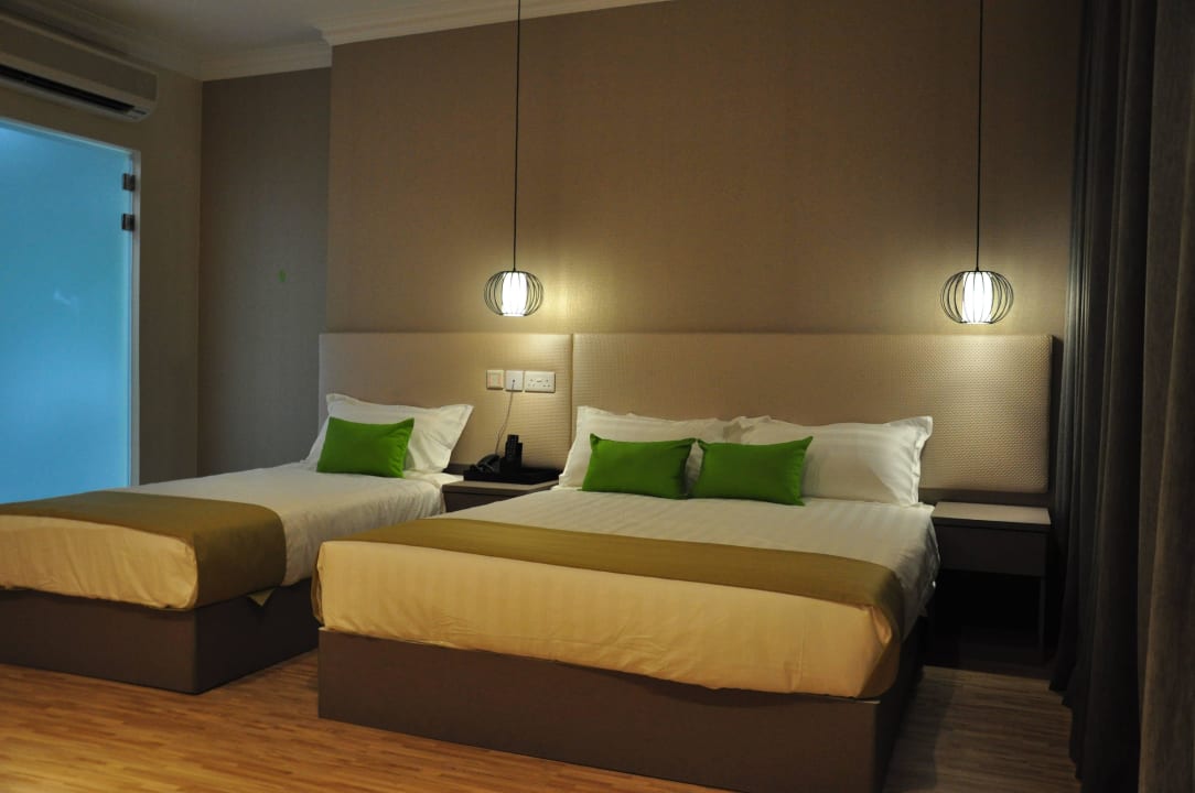 Deluxe Family Room Champion Hotel