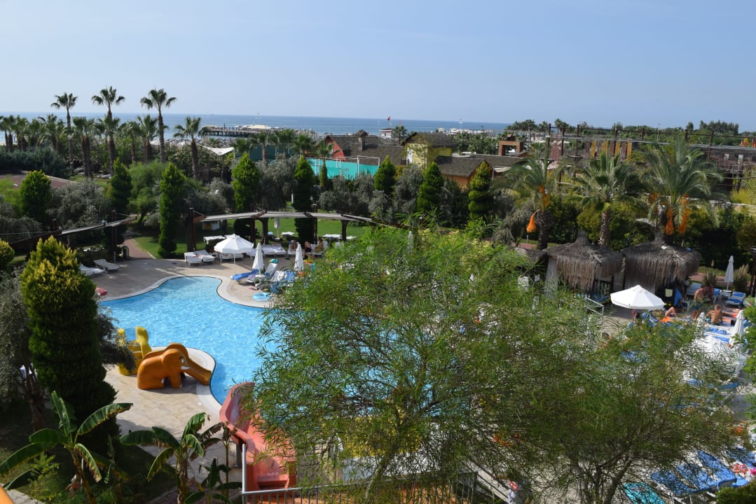 Pool Saturn Palace Resort Hotel