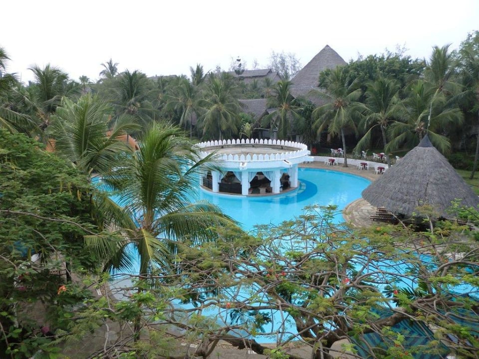 Blick zum Pool Hotel Southern Palms Beach Resort