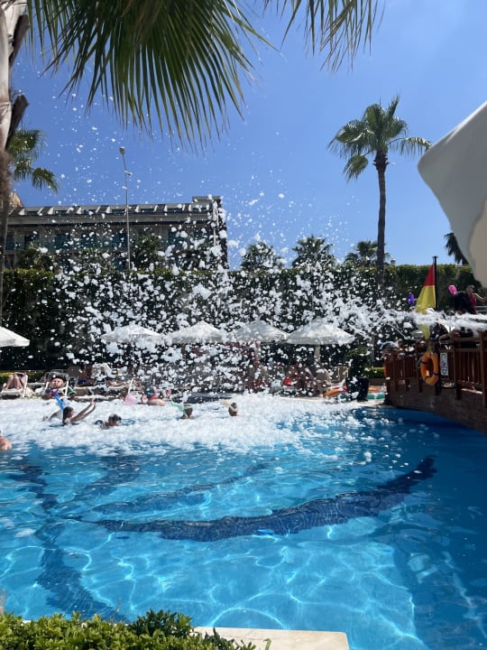 Pool Mary Hotel Side