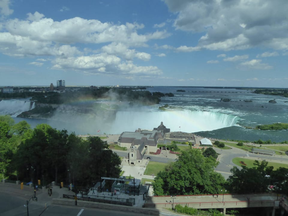 Blick auf beide Wasserfälle Embassy Suites Hotel Niagara Falls / Fallsview