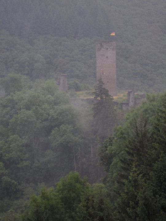 Blick auf die Oberburg Haus Burgblick Hotel & Restaurant