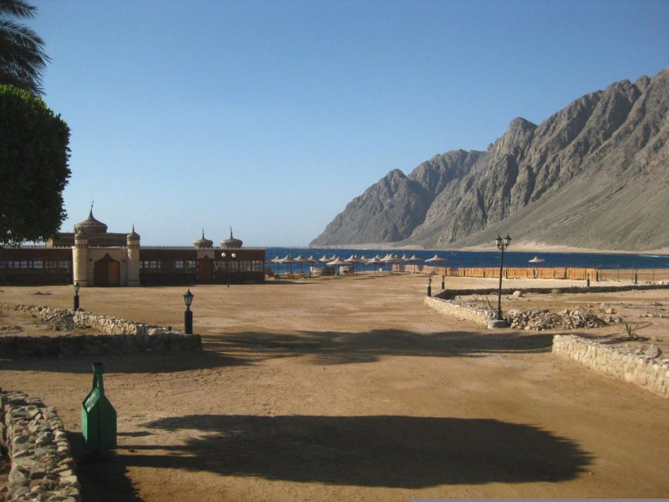 Täglicher Weg zum Strand - Strandbar Happy Life Village