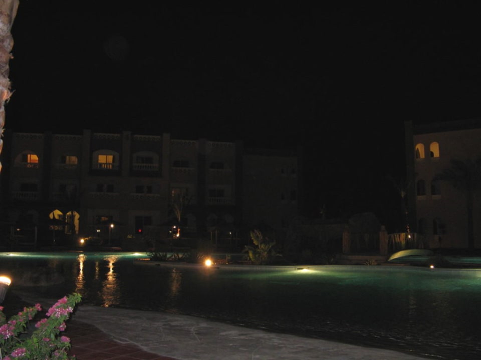 Poolanlage am Abend Pickalbatros Aqua Vista Resort - Hurghada