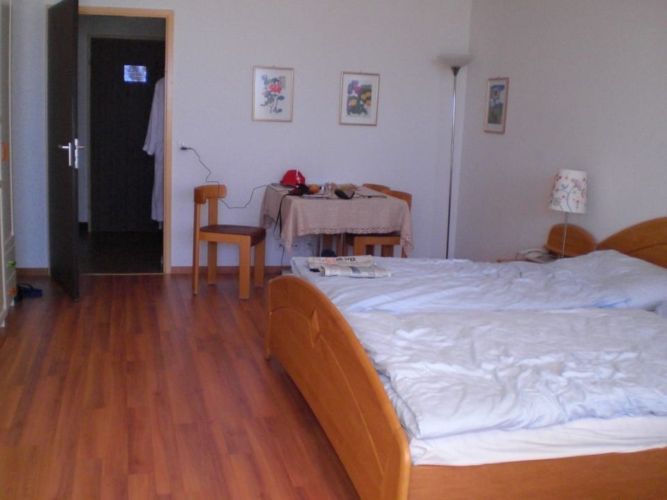 Bett und Esstisch, Badehotel Salina Maris – Wellness & Vintage