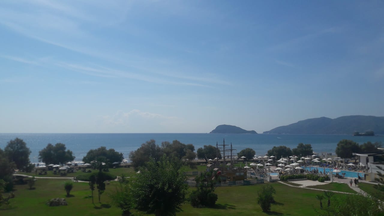 Zimmer Domes Aulūs Zante, Autograph Collection