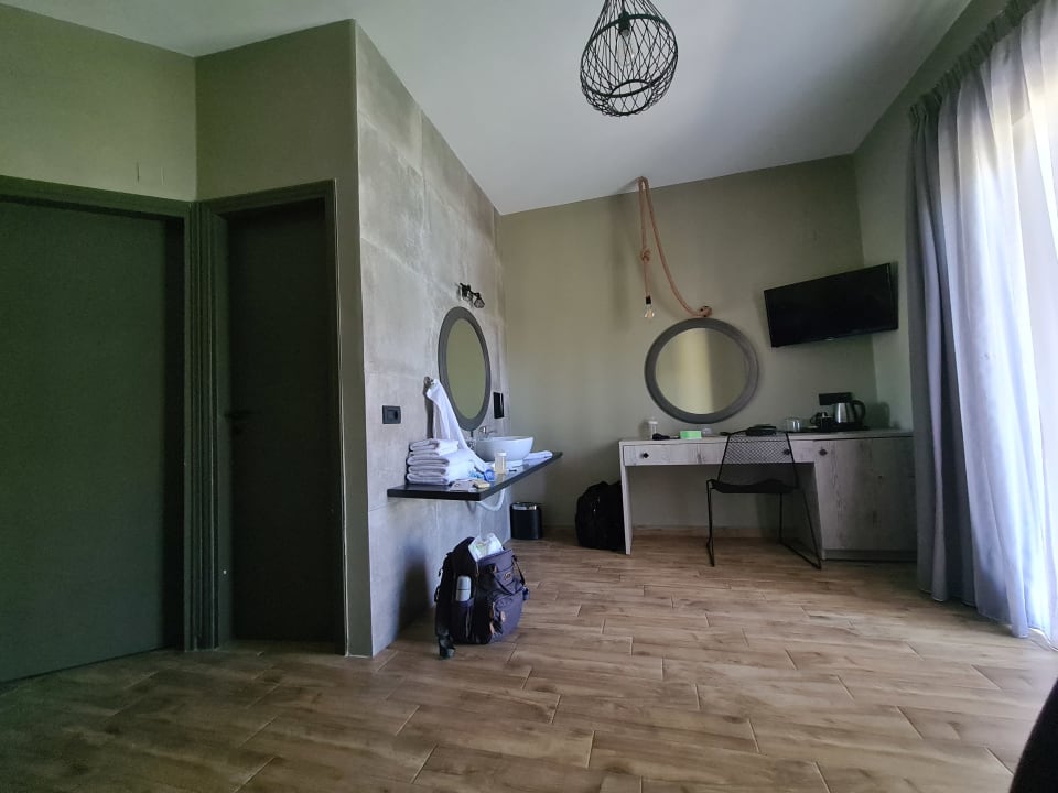 Zimmer Petousis Hotel & Suites