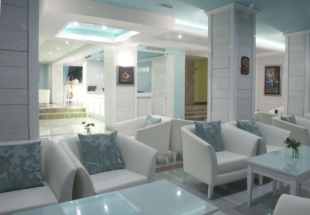 Pool Perla Royal Hotel