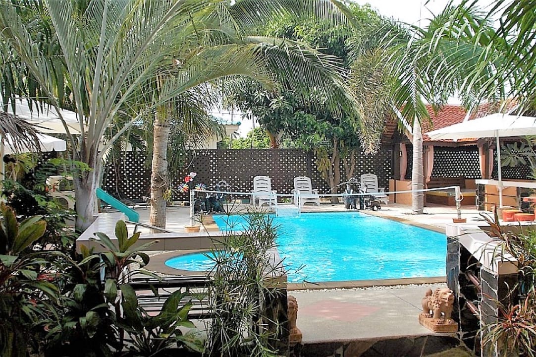 Pool Bee Nat Garden Resort