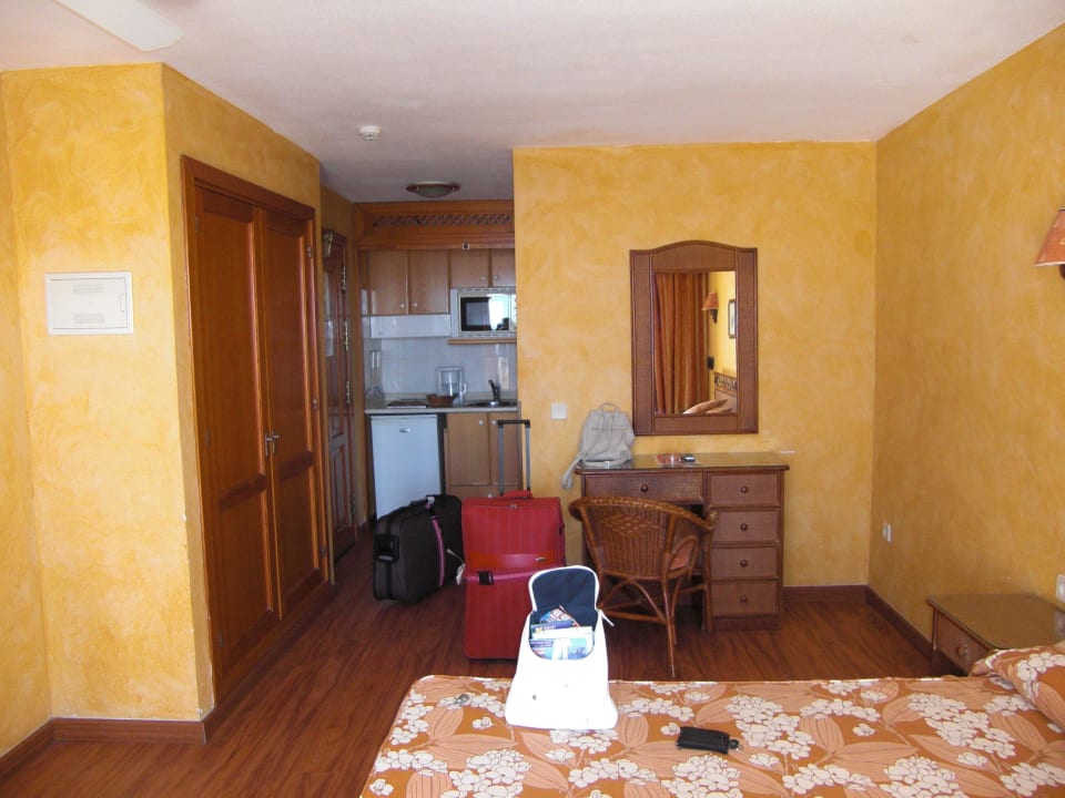 Bei der Ankunft wurde erst mal das Zimmer fotografiert Ole Tropical Tenerife