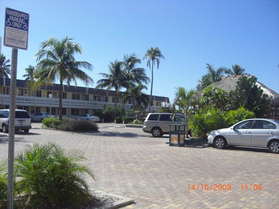 Außenansicht Hotel Outrigger Beach Resort