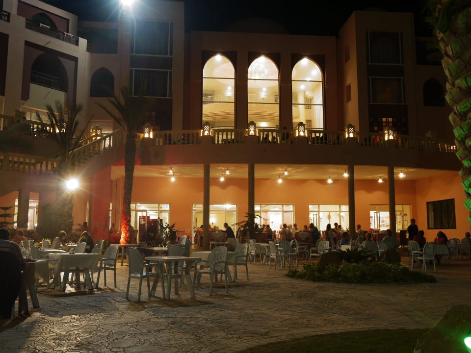 Abendessen am Pool Lella Meriam Hotel & Club