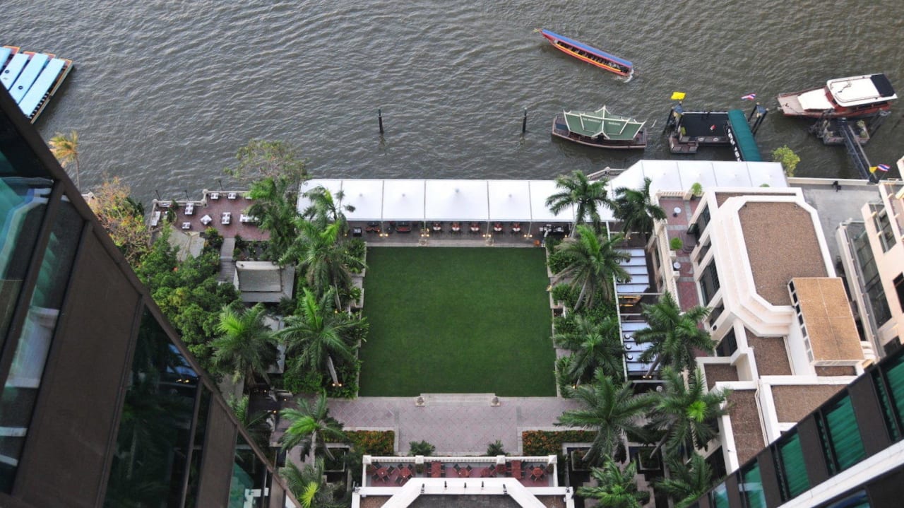 Blick nach unten Hotel The Peninsula Bangkok