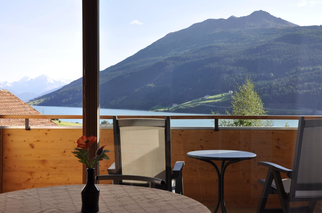 Ferienwohnung mit Blick auf den Reschensee Ferienwohnungen Haus Lechthaler