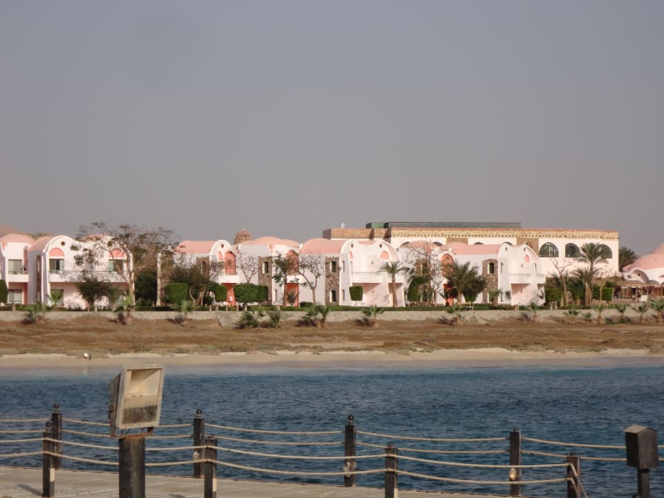 Hotel vom Wasser aus Shams Alam Beach Resort
