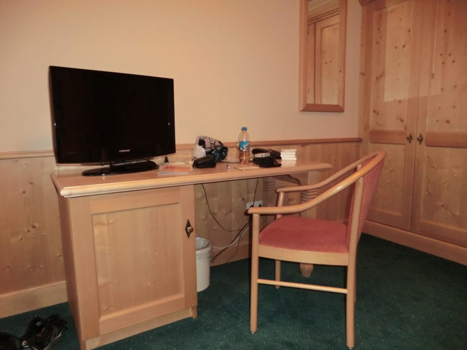 Schreibtisch mit FS. Klosterhotel Ludwig der Bayer