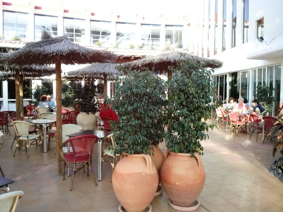 Die neu bestuhlte Terrasse SBH Fuerteventura Playa