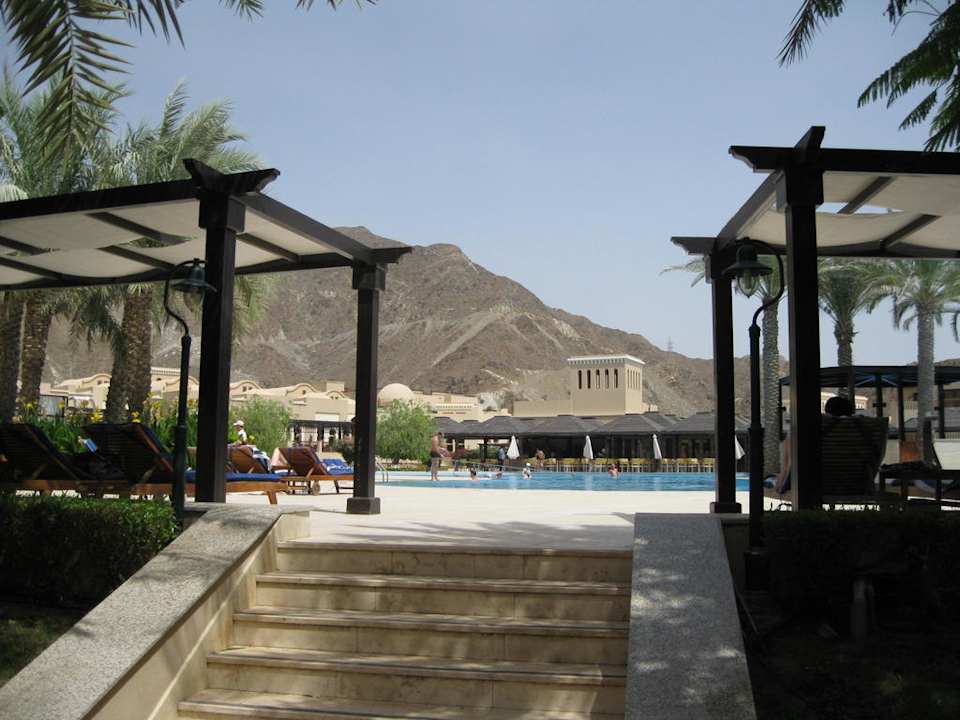 Blick auf die Berge Miramar Al Aqah Beach Resort