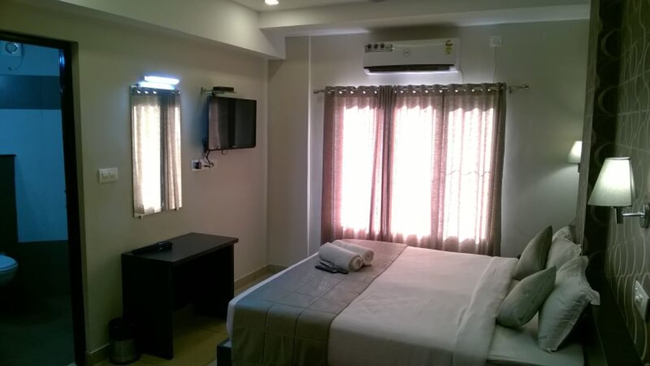 Zimmer South Gate Residency