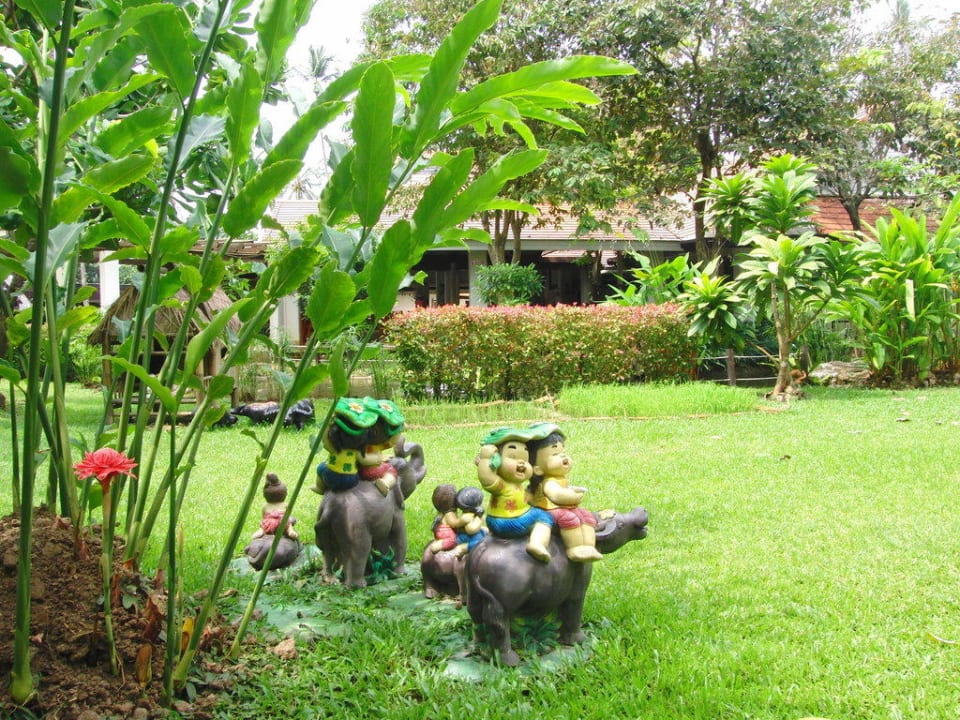 Nette Details im Hotelgarten Aonang Villa Resort