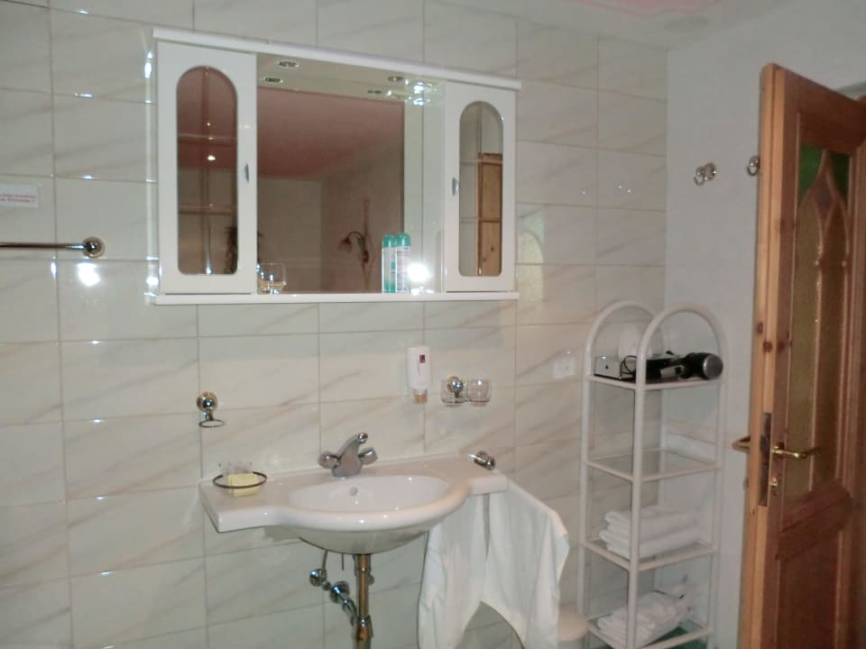 Waschtisch Turmsuite Hotel Bergkristall Montafon