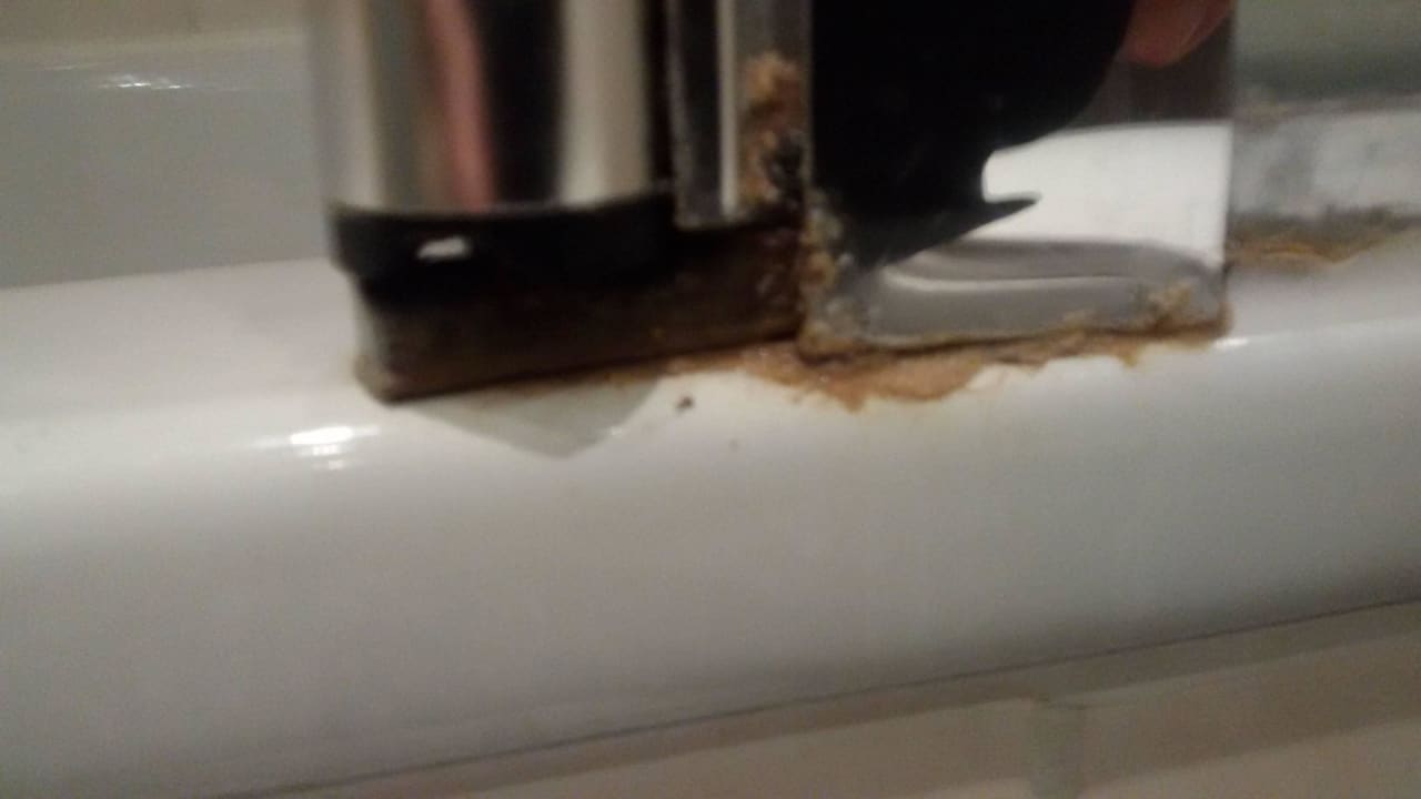 Verkalkte Duschabtrennung Hotel Berlin, Berlin