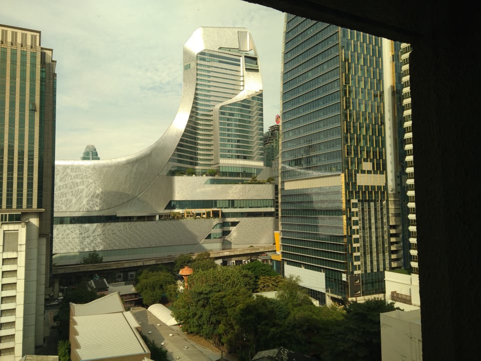 Blick aus dem Zimmer auf "Central Embassy" Hotel Bliston Suwan Park View