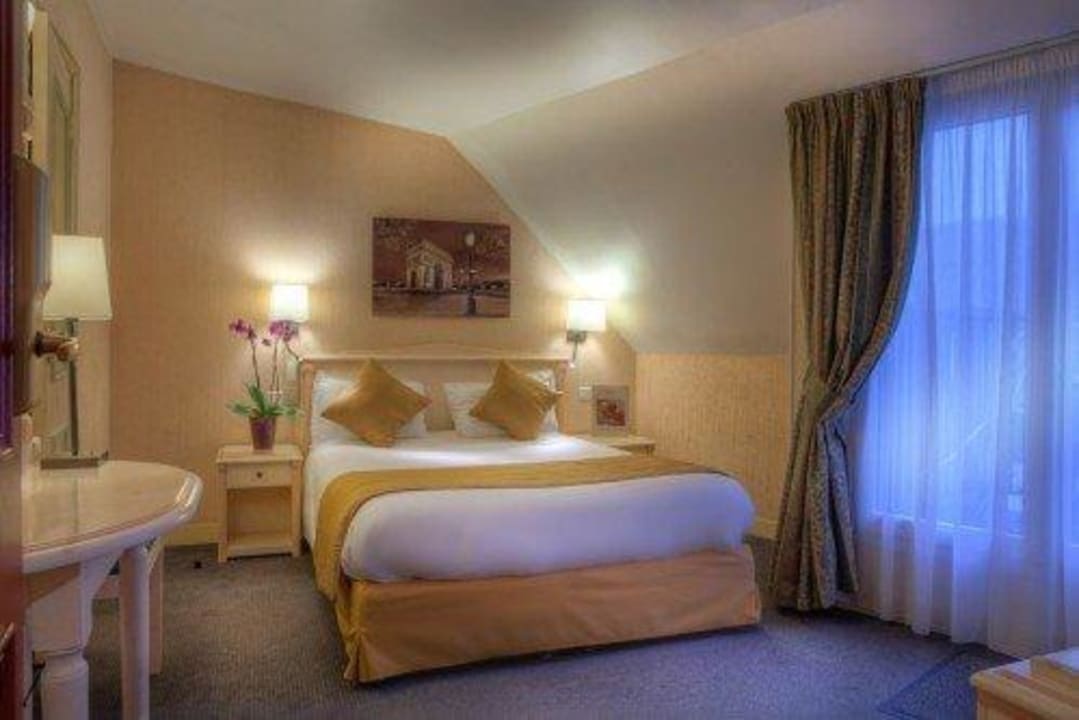 Guest room Hotel Louvre St. Anne Opera