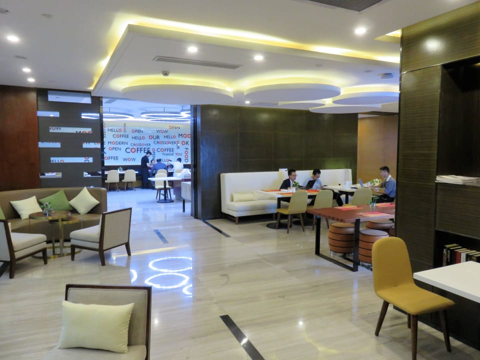 Lobby mit Cafeteria  Ausotel Smart Baiyun Airport