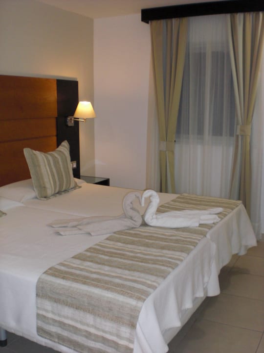 Camas HL Miraflor Suites Hotel