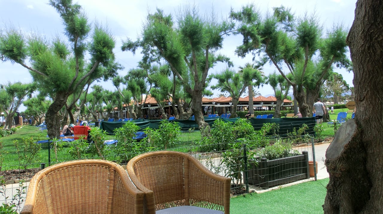 Gartenanlage Anissa Beach & Village