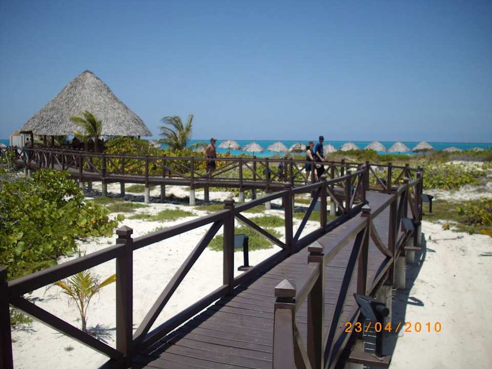 Ein Steg zum Strand Melia Las Dunas