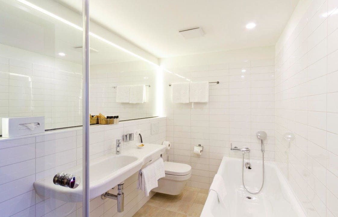 Badezimmer Panorama Suite Südseite Hotel The Excelsior