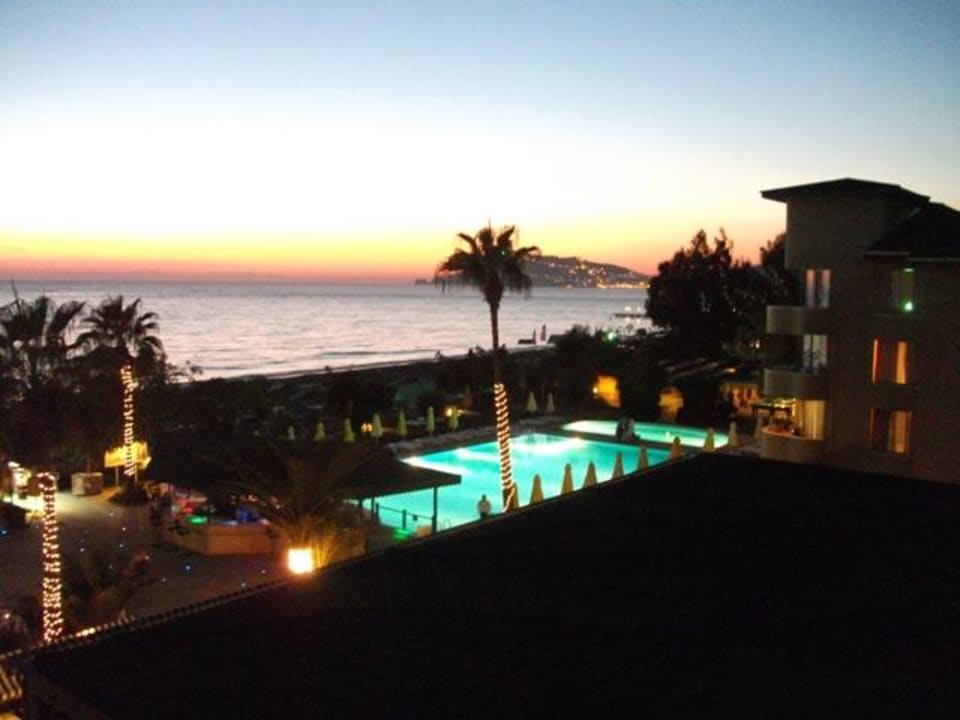 Ausblick Abends Senza Sunset Beach Hotel