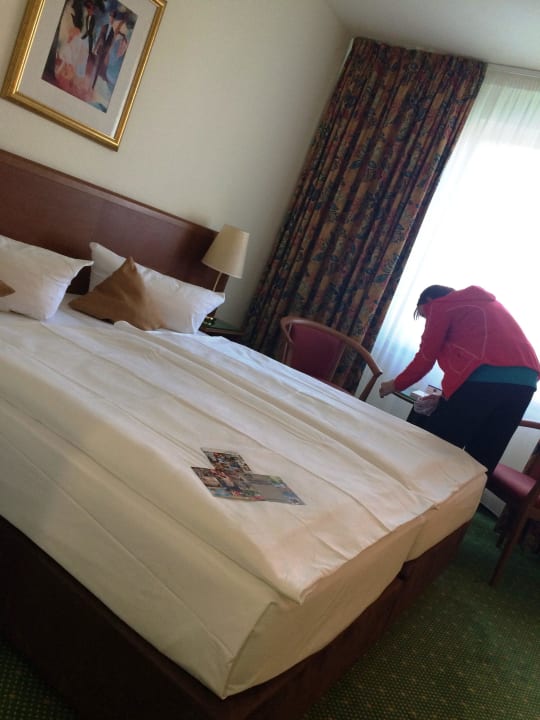 Eins von 222 Zimmern AHORN Waldhotel Altenberg