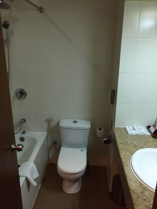 Bad Hotel Ramada Katunayake Colombo International Airport