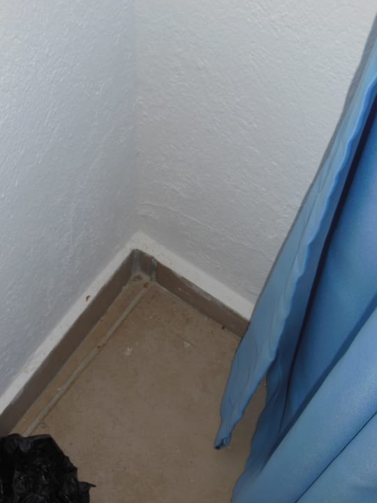 Überall Dreck an den Ecken Hotel Turihan