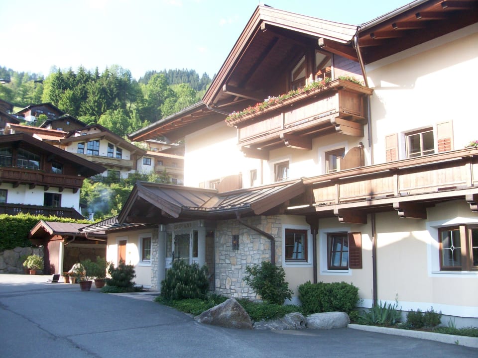 Eingangsbereich Hubertus Hotel & Apartments