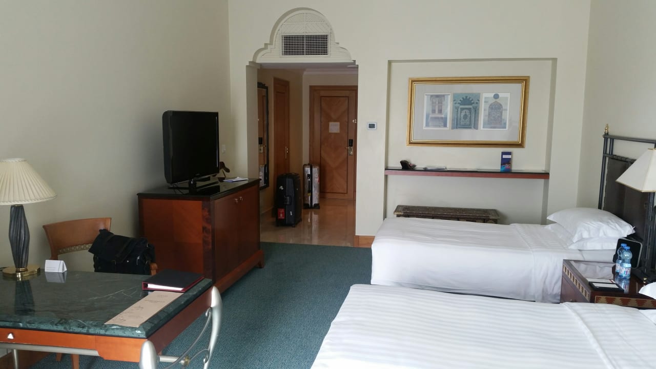 Blick vom Balkon Richtung Eingangstür des Zimmers. Grand Hyatt Muscat