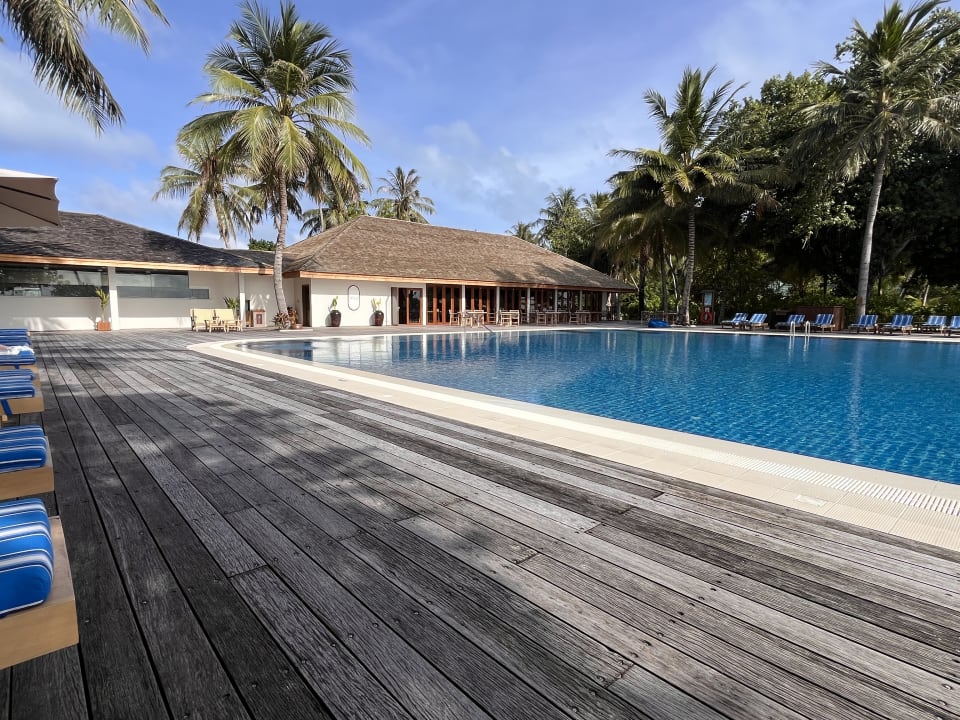 Pool Meeru Maldives Resort Island