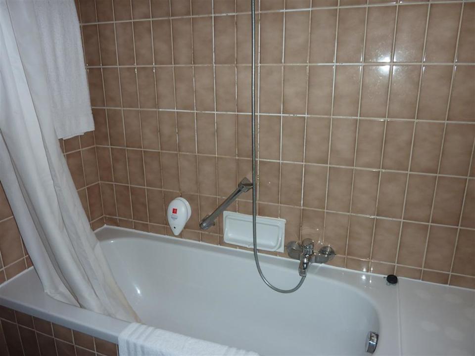 Baignoire, douche Leonardo Hotel Charleroi City Center