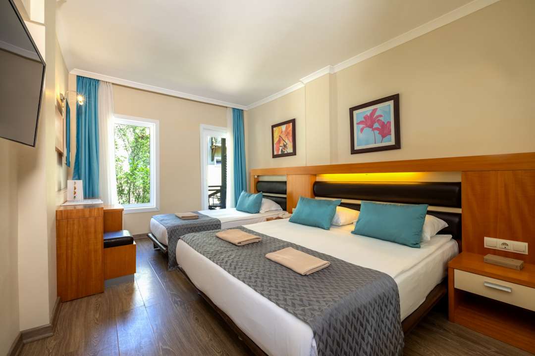 Zimmer Crystal Flora Beach Resort