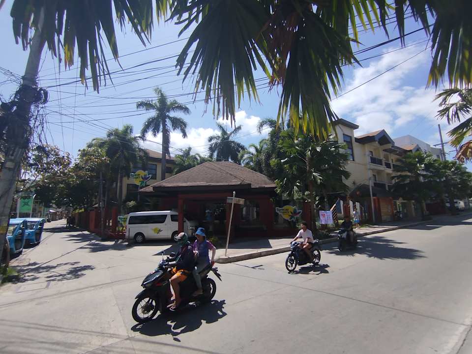 Außenansicht Boracay Tropics Resort Hotel