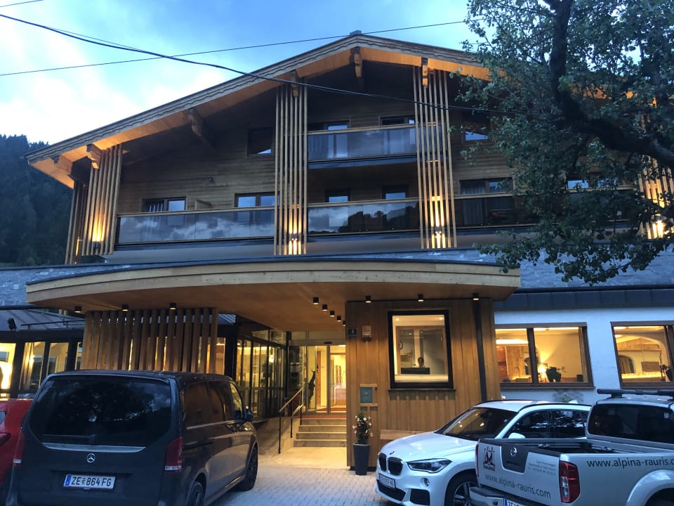 Außenansicht Hotel Alpina