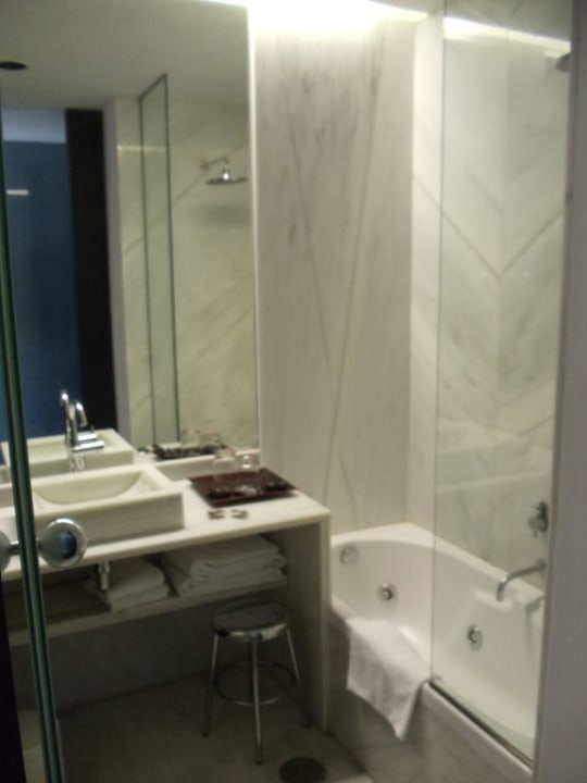 Bad mit Whirlpool-Badewanne Hotel Acta Atarazanas