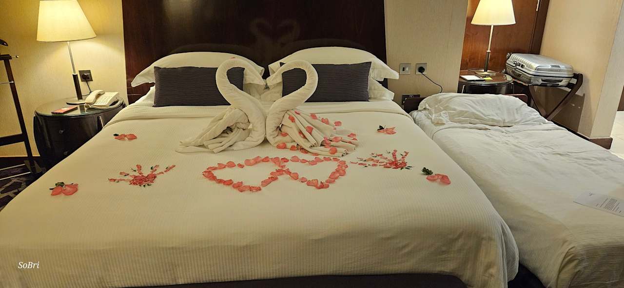 Zimmer Rose Rayhaan by Rotana