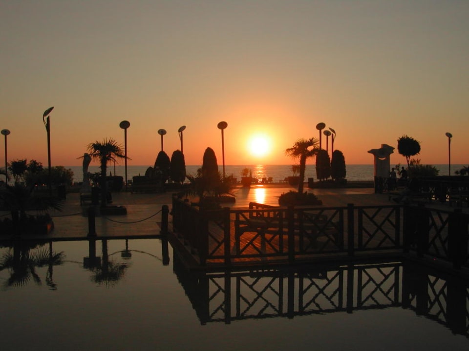 Sonnenuntergang am Hotel-Strand Hotel Aslan City Kleopatra
