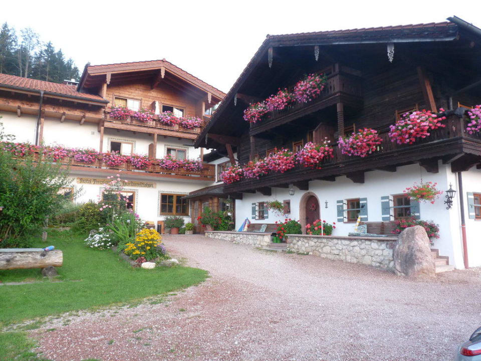Eine typisch bayerische Hausansicht Alpenhotel Hundsreitlehen